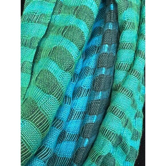 New ~ Trades of Hope ~ 100% Viscose Scarf - Picture 2 of 3